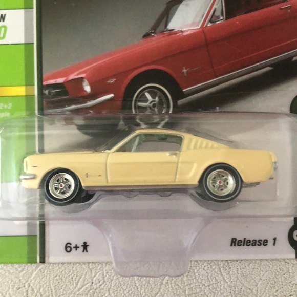 Classic Collection LE 1965 Ford Mustang car - Picture 2 of 4